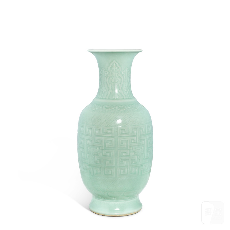 A large celadon-glazed archaistic 'dragon' vase, Qing dynasty, 19th century | 清十九世紀 粉青釉浮雕拐子龍紋瓶
